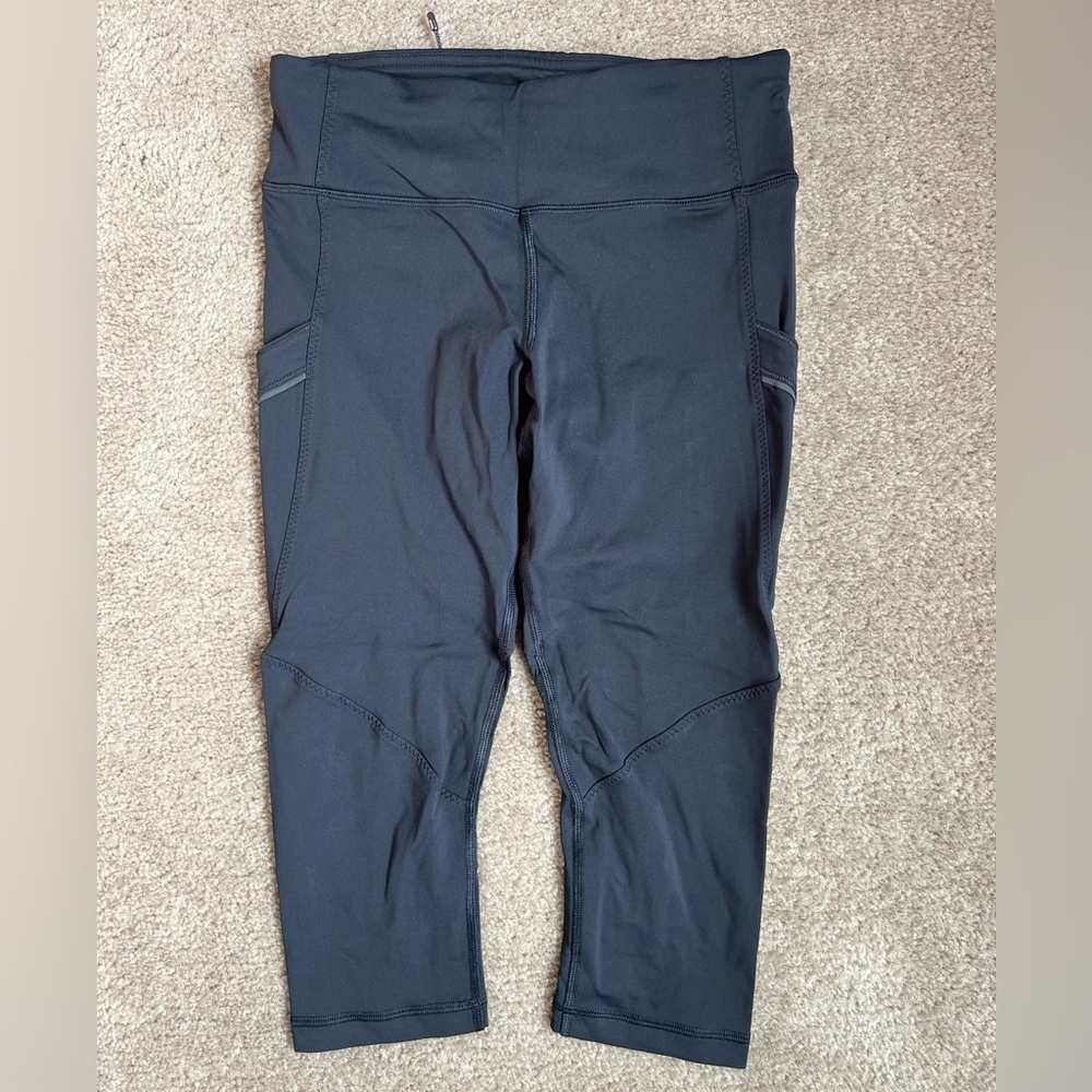 Lululemon Run: Mod Moves Crop Tights/Leggings Black Size 4 with side pockets